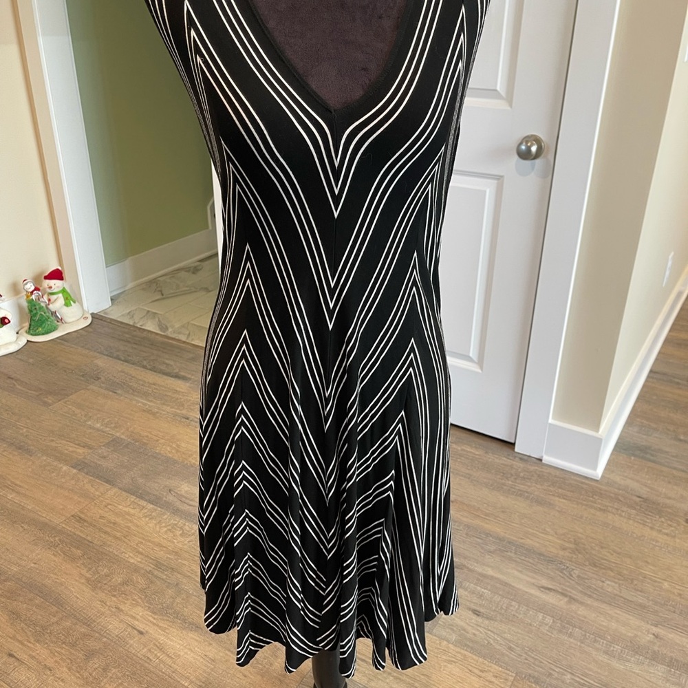 Max Studio Chevron Patterned Black and White Midi Dress